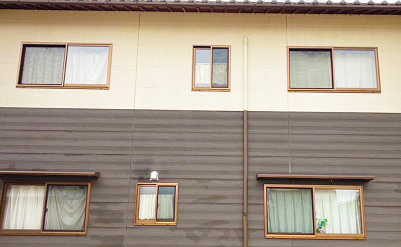 ベージュの外壁部分の汚れが取れて綺麗になったお家の様子